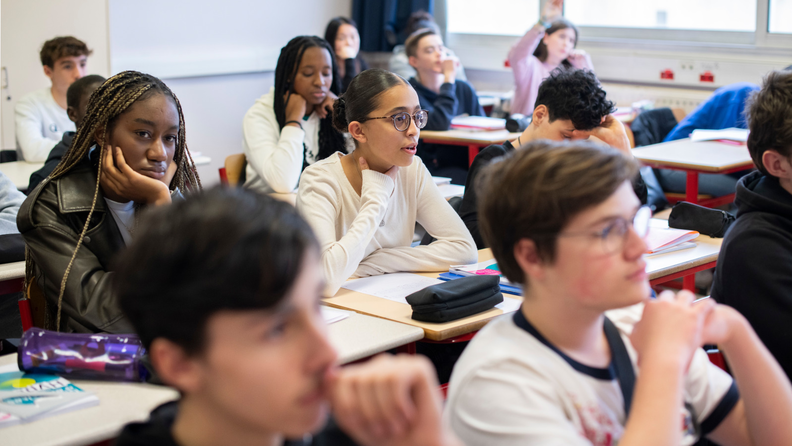 Élèves dans une salle de classe d'un lycée français pour l'année scolaire 2026-2027
