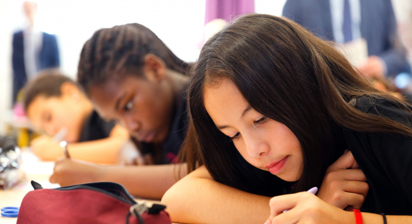 Quel téléphone choisir pour la rentrée de votre enfant au collège ?