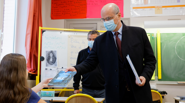 Remise d'un livre pour les vacances 2020 à Montmirail