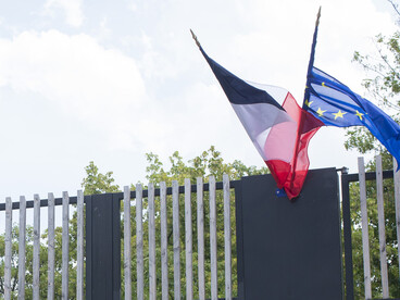 Drapeau français et européen